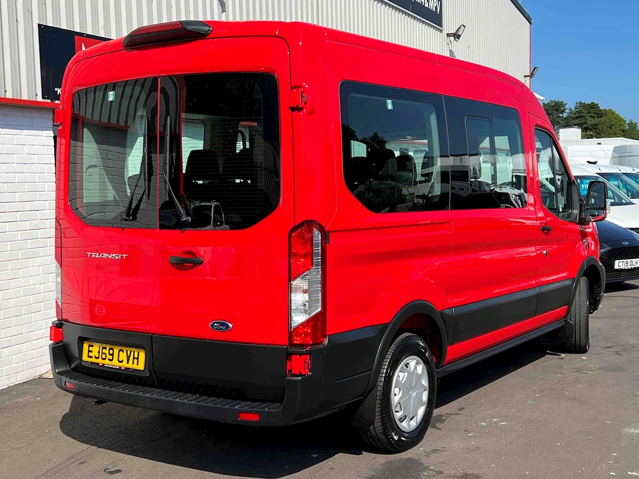 2.0 350 EcoBlue Leader Minibus 5dr Diesel Manual RWD L2 H2 Euro 6 (s/s) (12 Seat) (130 ps)