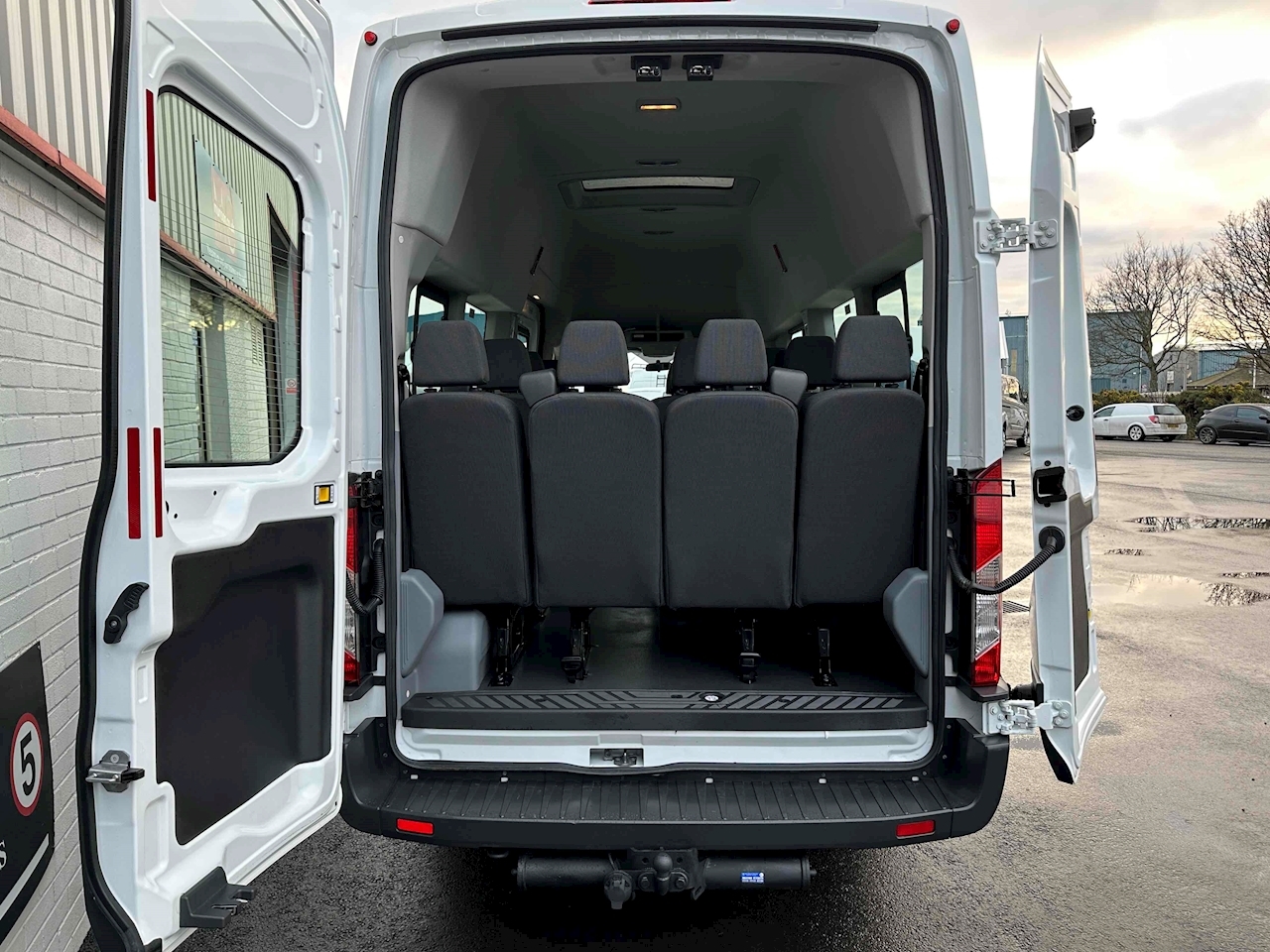 Used 2015 Ford Transit 460 Leader HDT L4H3 17 Seater For Sale (U159962 ...