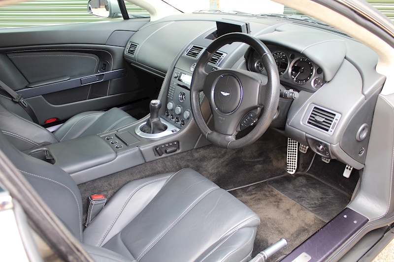 Aston Martin Vantage V8 - Large 6