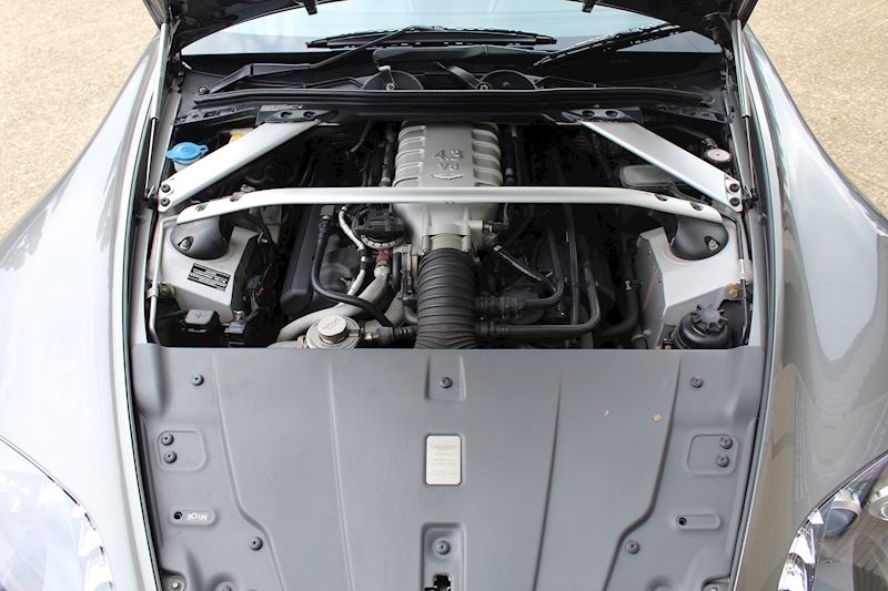 Aston Martin Vantage V8 - Large 31