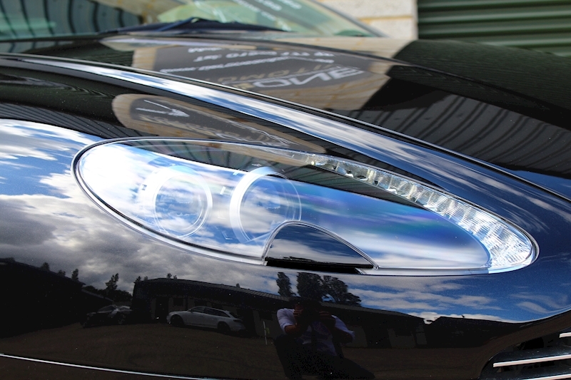 Aston Martin Vantage V8 AUTO - Large 16