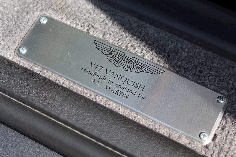 Aston Martin Vanquish V12 - Large 17