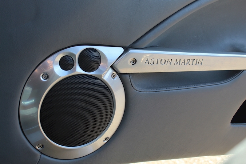 Aston Martin Vanquish V12 - Large 37