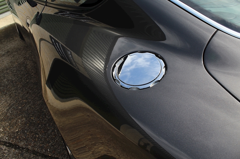 Aston Martin Vanquish V12 - Large 15