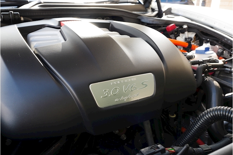 Porsche Panamera S E-Hybrid Tiptronic S - Large 56
