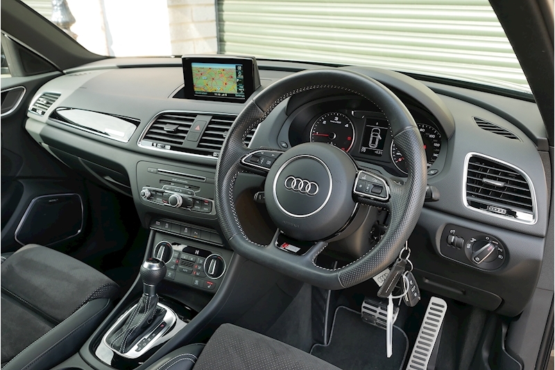 Audi Q3 Black Edition - Large 15