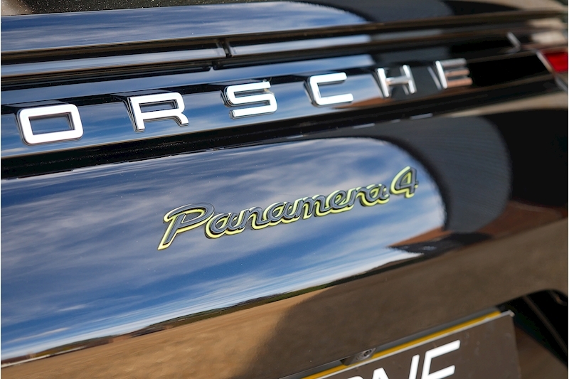 Porsche Panamera 4 E-Hybrid - Large 25