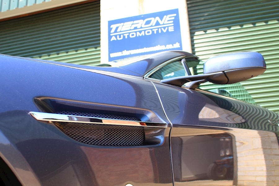 Aston Martin Vantage V8 Roadster - Large 26