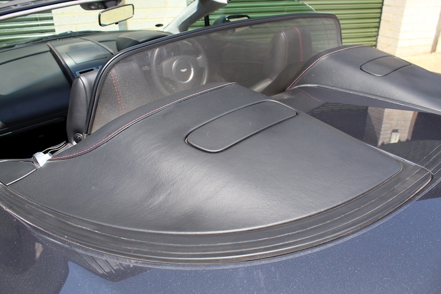 Aston Martin Vantage V8 Roadster - Large 37