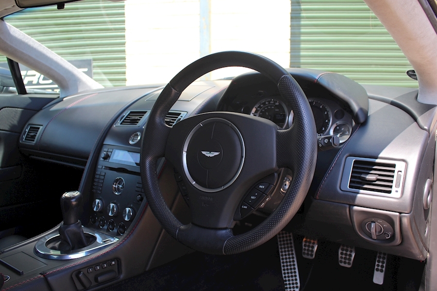 Aston Martin Vantage V8 Roadster - Large 10
