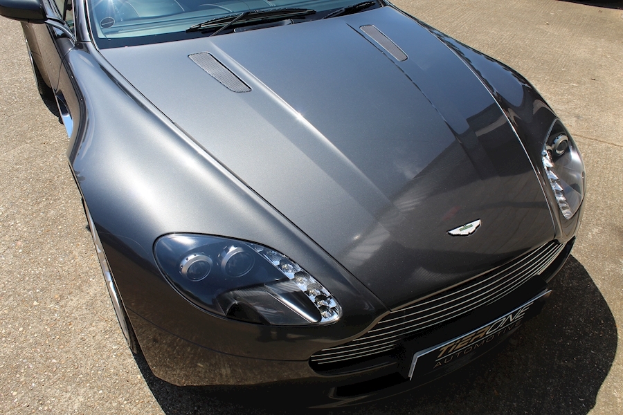 Aston Martin Vantage V8 Roadster - Large 38