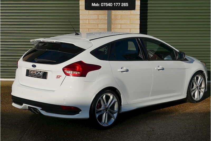 Ford Focus ST-3 - Large 31