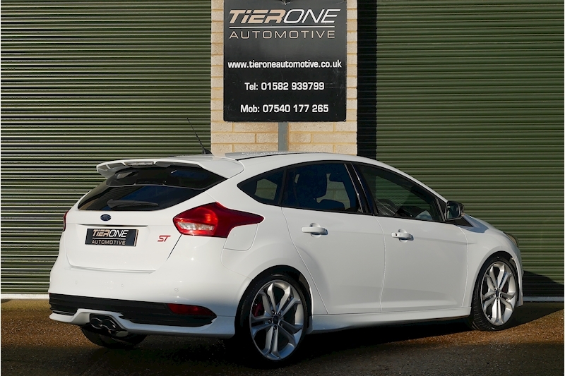 Ford Focus ST-3 - Large 1