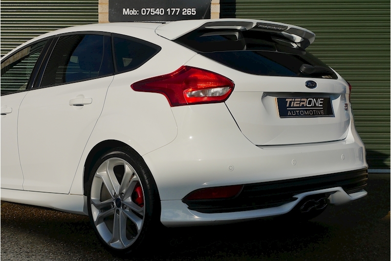 Ford Focus ST-3 - Large 23