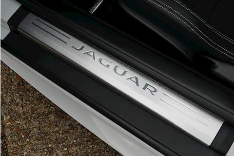 Jaguar F-Type V8 R - Large 27