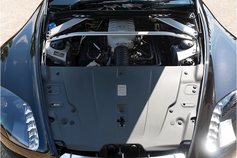 Aston Martin Vantage V8 - Large 34