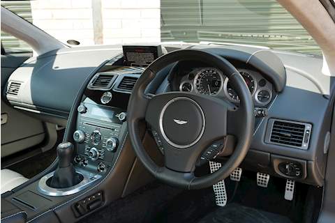 Aston Martin Vantage V8 - Large 11