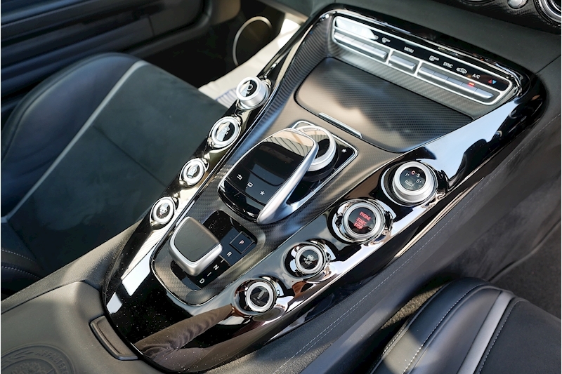 Mercedes-Benz AMG GT V8 BiTurbo S - Large 15