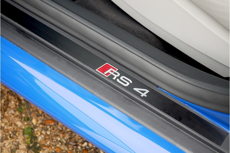 Audi RS4 Avant - Large 27