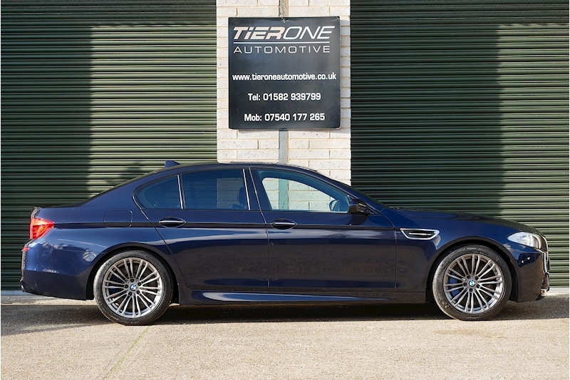 BMW M5 V8 - Large 2