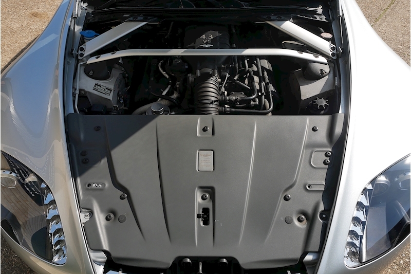 Aston Martin Vantage V8 - Large 32