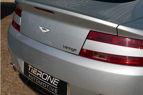 Aston Martin Vantage V8 - Large 27