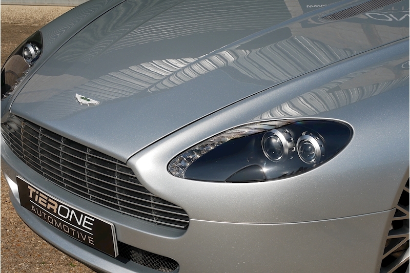 Aston Martin Vantage V8 - Large 26