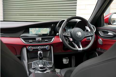 Alfa Romeo Giulia V6 Bi-Turbo Quadrifoglio - Large 5