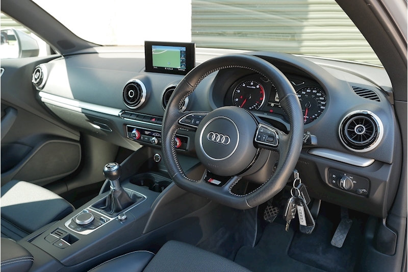 Audi A3 TFSI CoD S line - Large 13