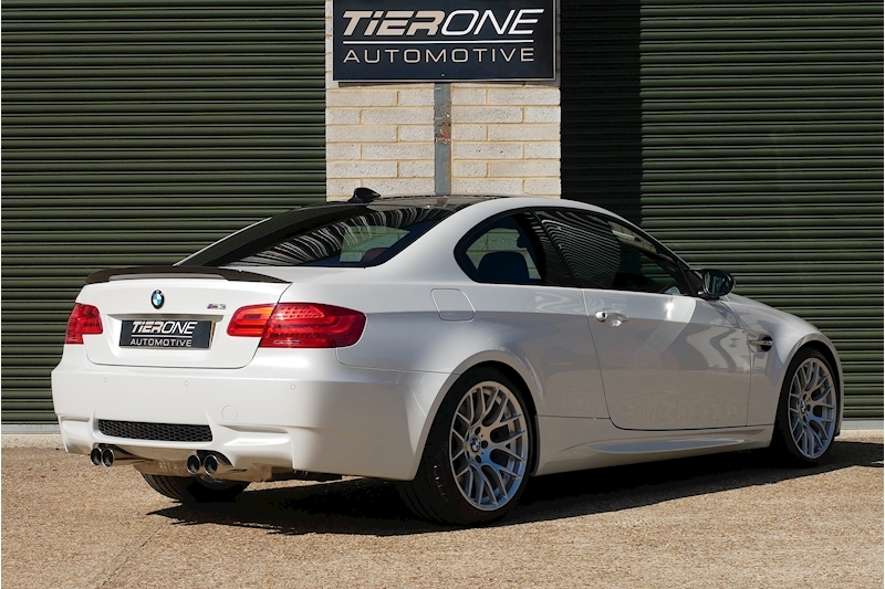 BMW M3 iV8 Competition - Large 1