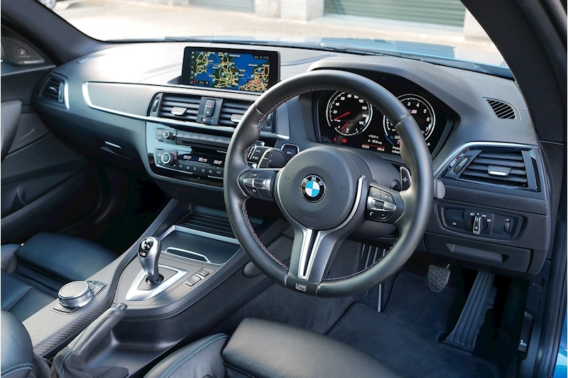 BMW M2 i - Large 11
