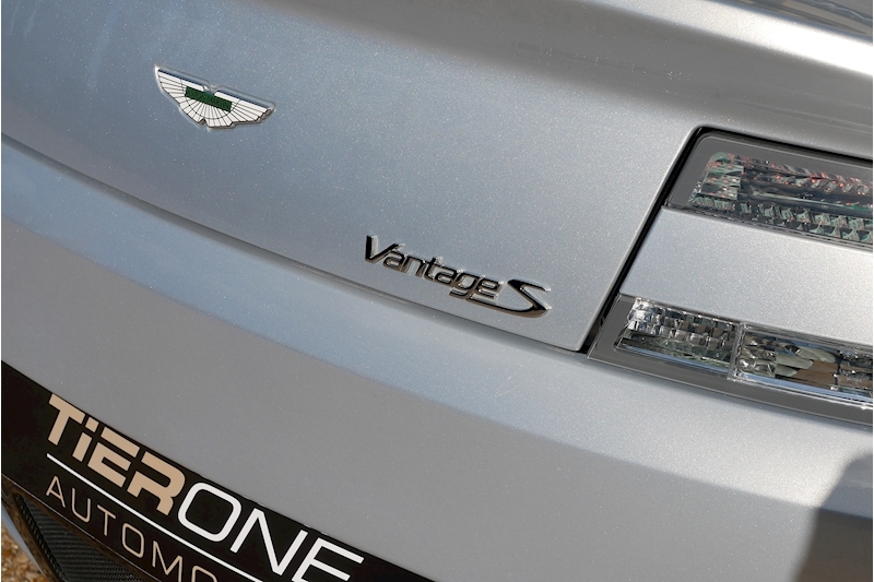 Aston Martin Vantage V8 S - Large 22