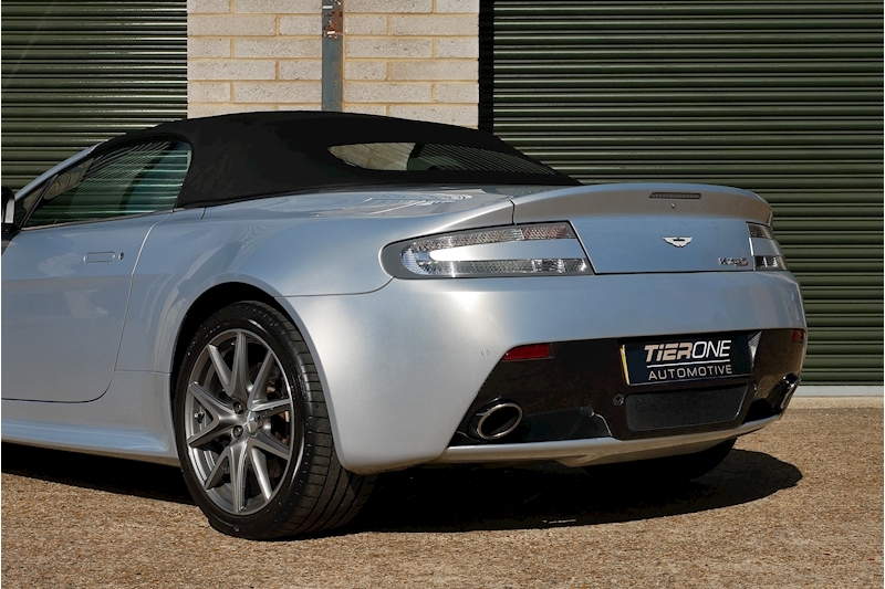 Aston Martin Vantage V8 S - Large 26