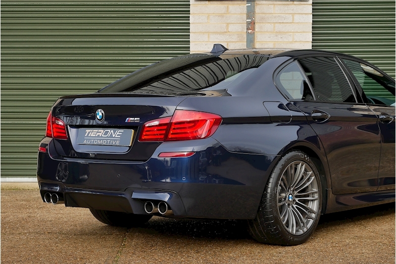 BMW M5 V8 - Large 26