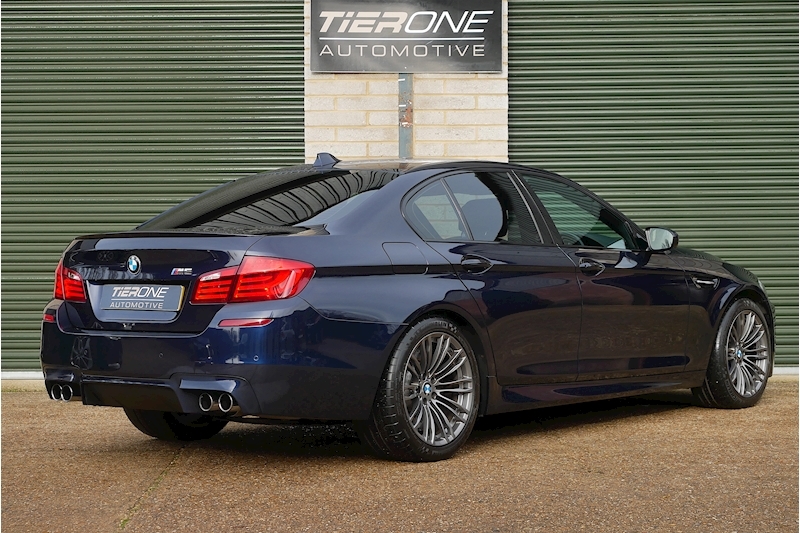 BMW M5 V8 - Large 1