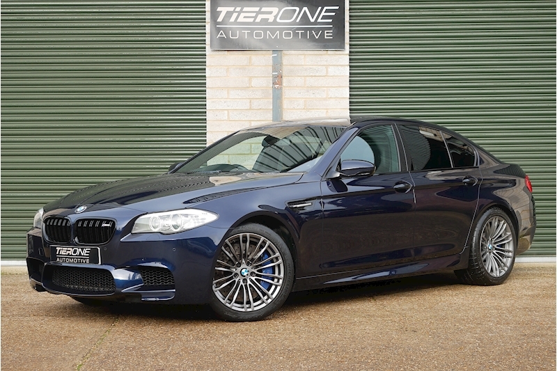 BMW M5 V8 - Large 0