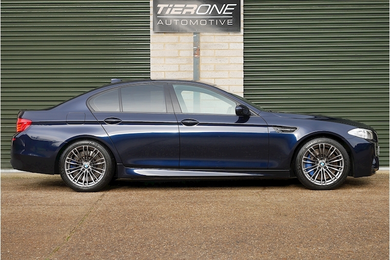 BMW M5 V8 - Large 2