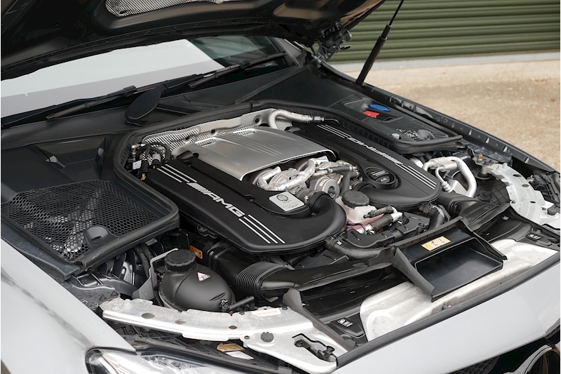 Mercedes-Benz C Class C63 V8 BiTurbo AMG Premium - Large 34