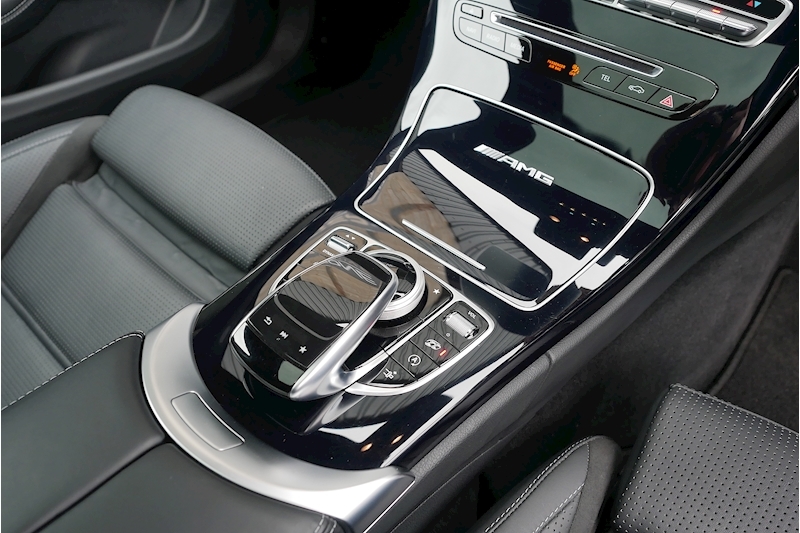 Mercedes-Benz C Class C63 V8 BiTurbo AMG Premium - Large 15