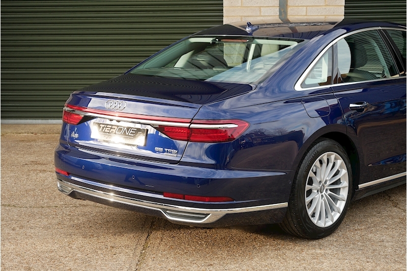 Audi A8 TFSI V6 - Large 32