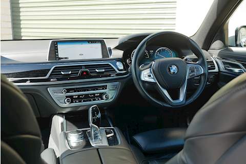 BMW 7 Series 730d M Sport - Large 13