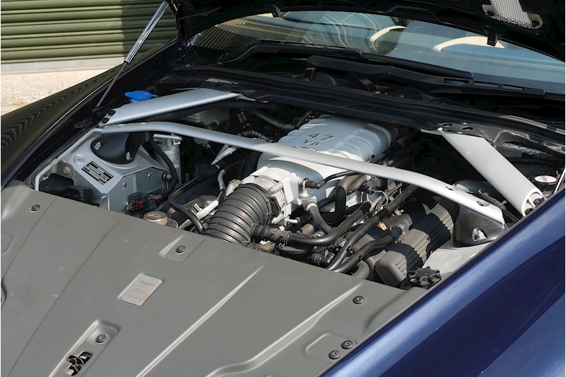 Aston Martin Vantage V8 - Large 37