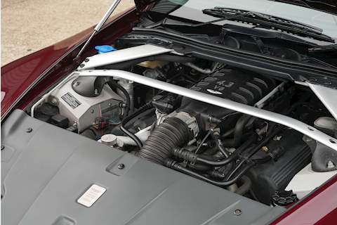 Aston Martin Vantage V8 - Large 44