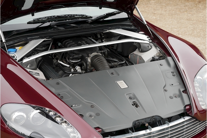 Aston Martin Vantage V8 - Large 43