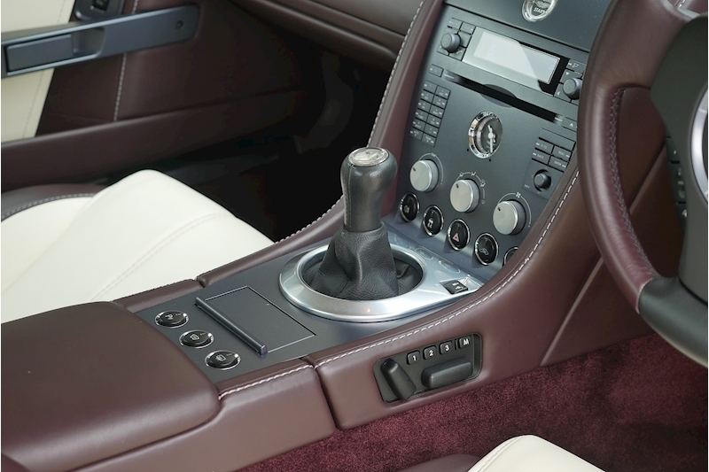 Aston Martin Vantage V8 - Large 5