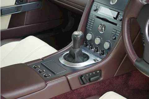 Aston Martin Vantage V8 - Large 5