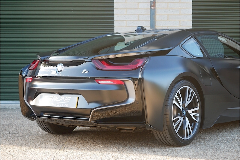 BMW i8 Protonic Frozen Black Edition - Large 23