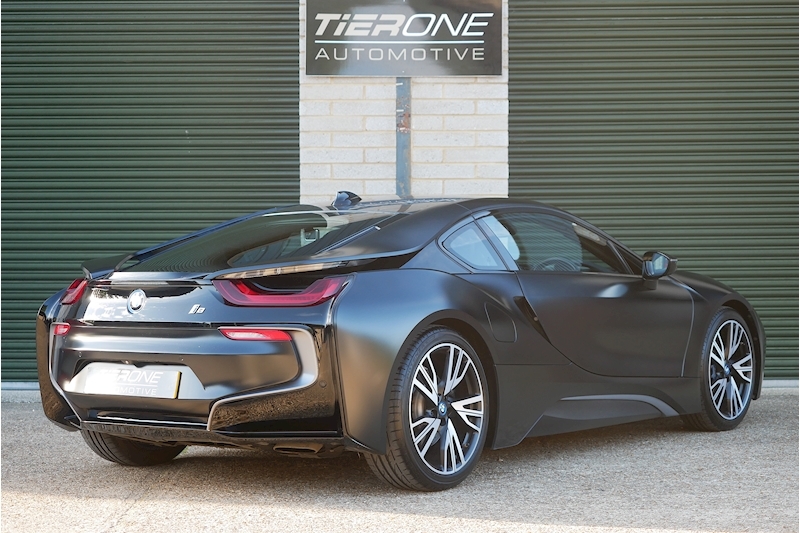 BMW i8 Protonic Frozen Black Edition - Large 1