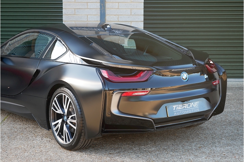 BMW i8 Protonic Frozen Black Edition - Large 21