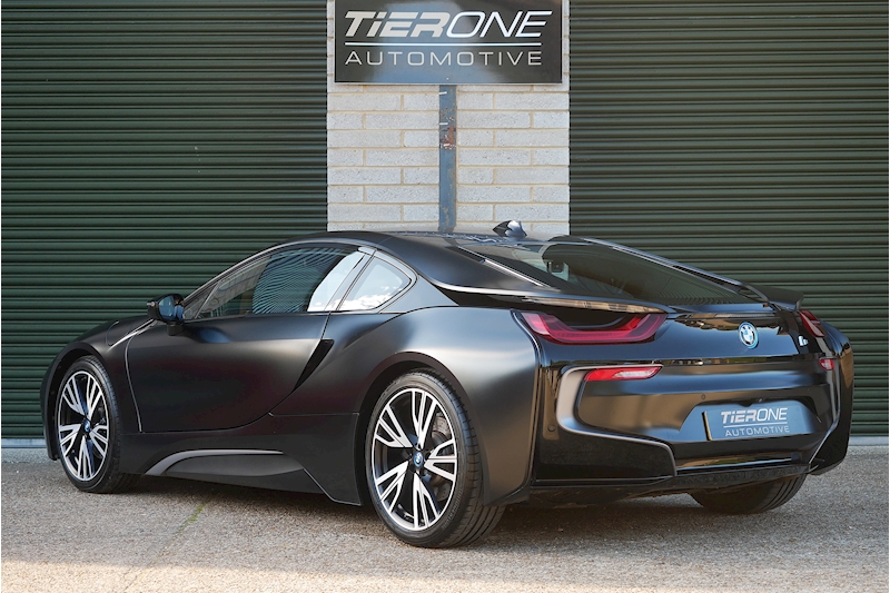 BMW i8 Protonic Frozen Black Edition - Large 8